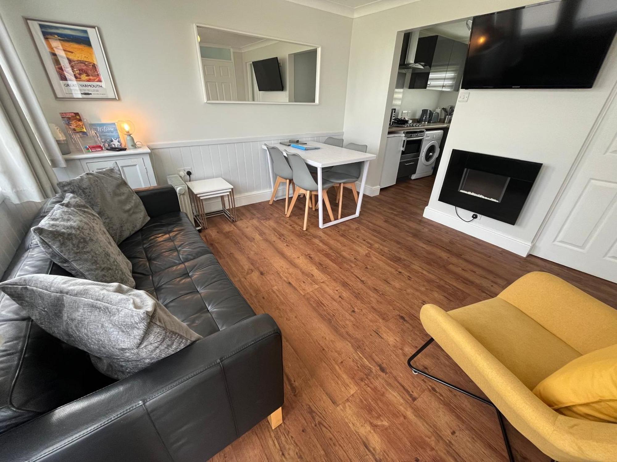 Beachcomber, Sunbeach, Scratby - Two Bed Chalet, Sleeps 4, Free Wi-Fi, Free Club Passes, Free Swimming And Pet Friendly Zewnętrze zdjęcie